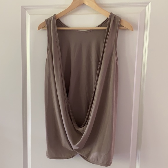 Open Back Tank ☀️ - Picture 3 of 5